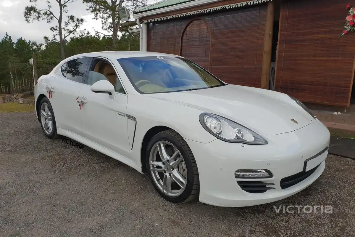 Luxury Porsche Panamera Car Rental