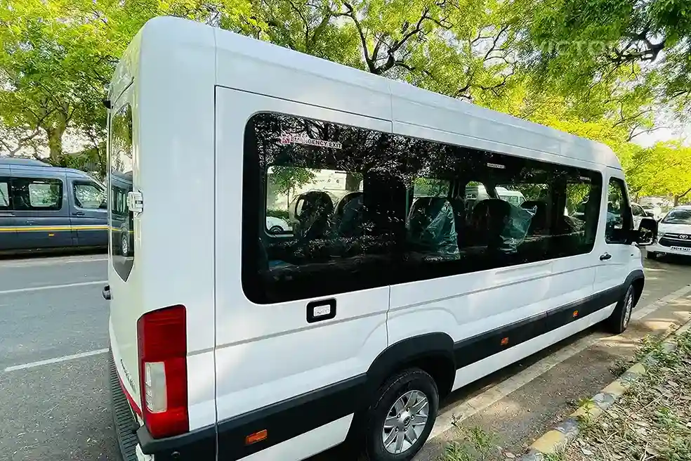 17 Seater Force Urbania on Rent