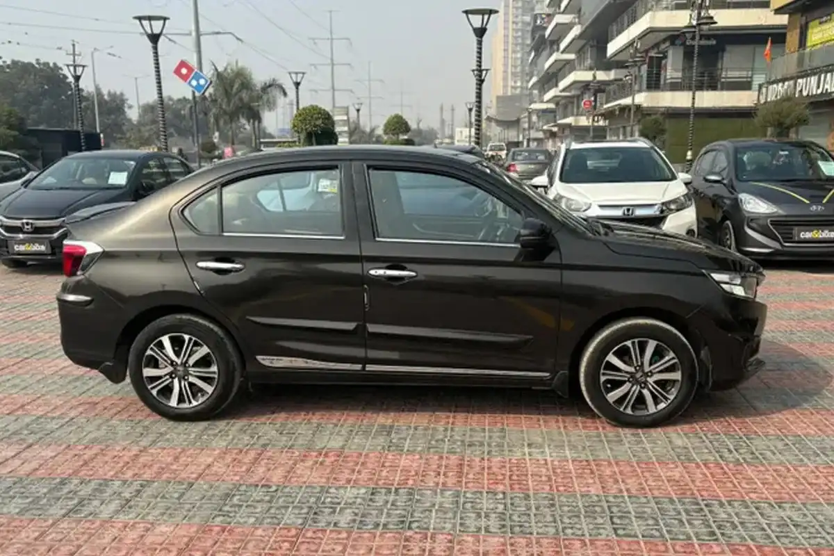 Black Honda Amaze on Rent