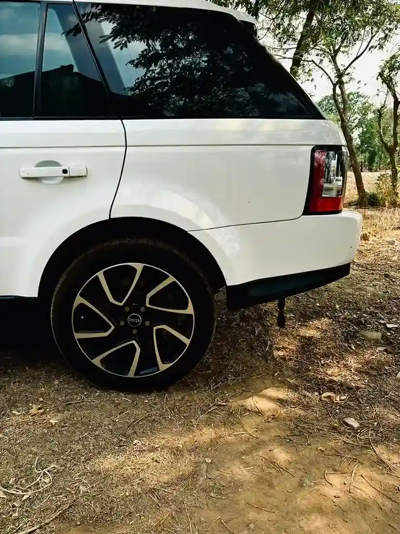 Range Rover Car Side View