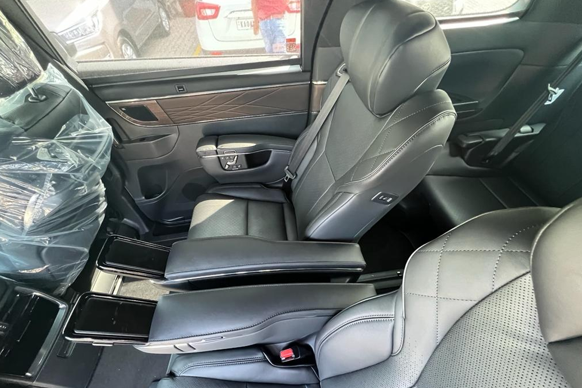 Toyota Vellfire Middle Seat