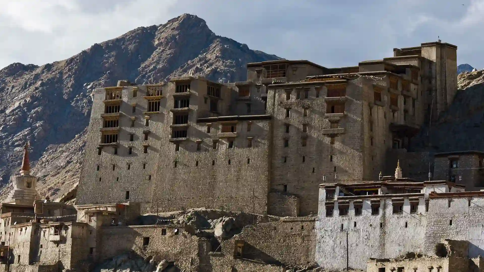 Leh Palace Tour Hire